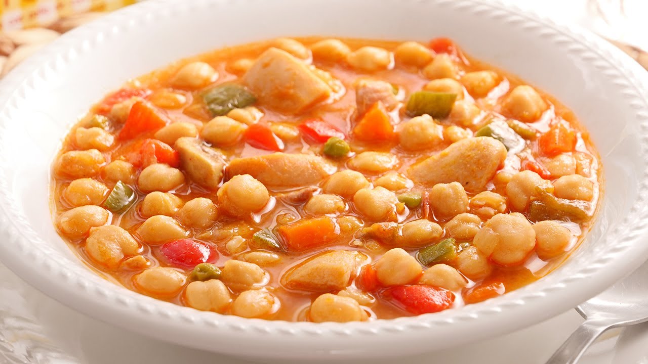 Deliciosa comida de garbanzos y pollo