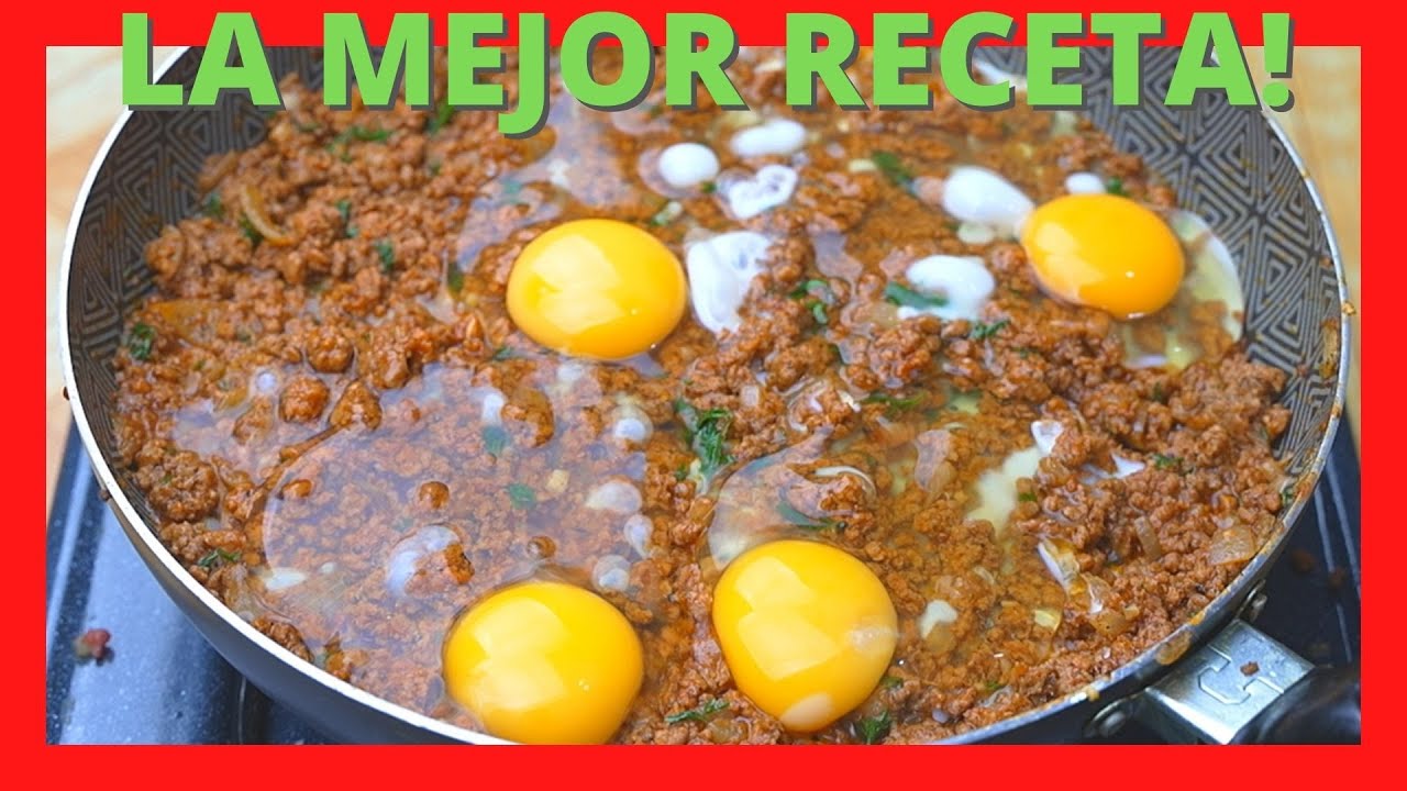 Delicioso plato de comida con carne picada y huevo