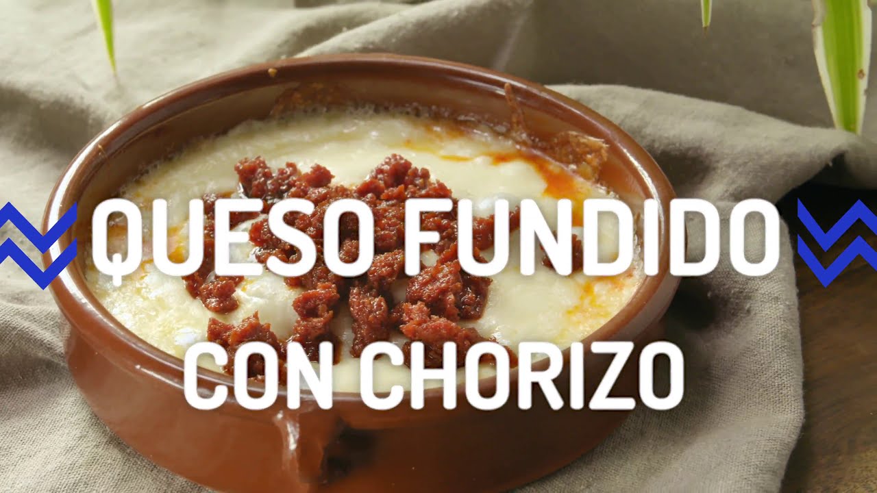 Deliciosos bocados de comida con chorizo y queso