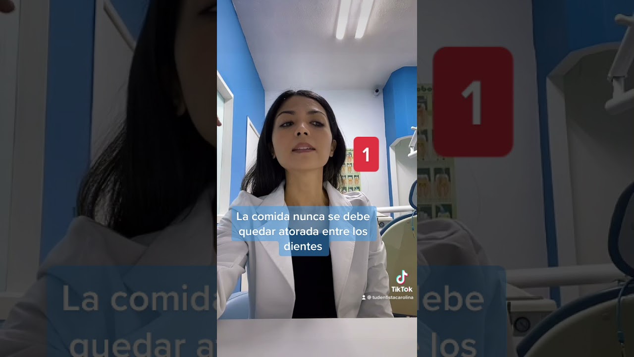 Cómo deshacerse de la comida atorada en los dientes