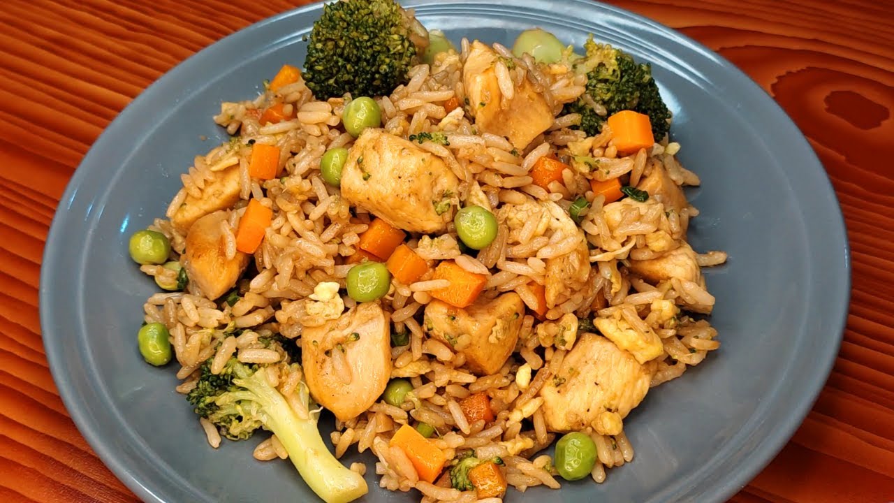 Delicioso arroz con pollo al estilo de la comida china
