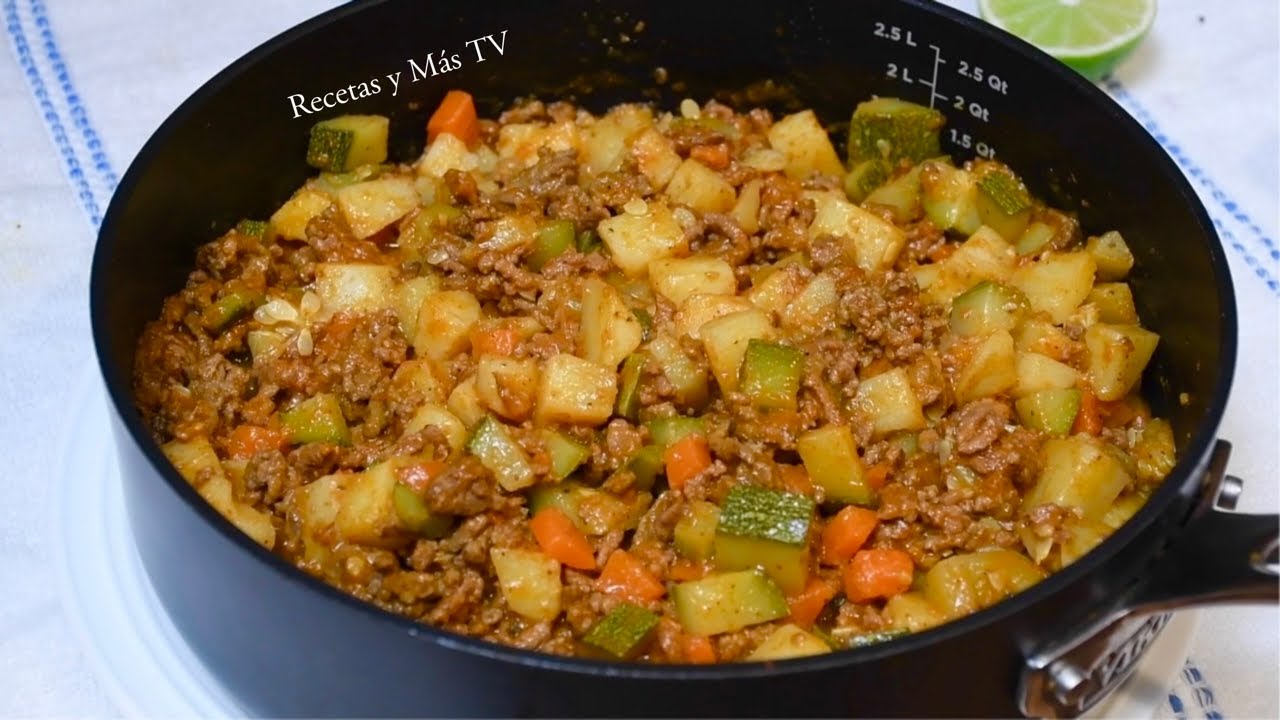 Deliciosa comida con carne molida y verduras