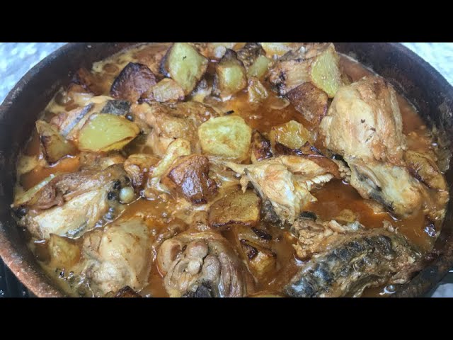 Deliciosas comidas preparadas en cazuelas de barro