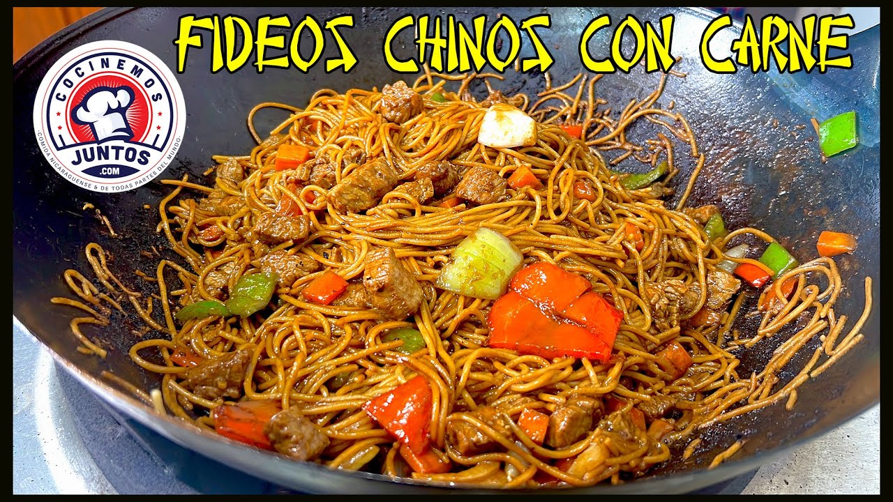 Disfruta de una deliciosa comida china con fideos y carne