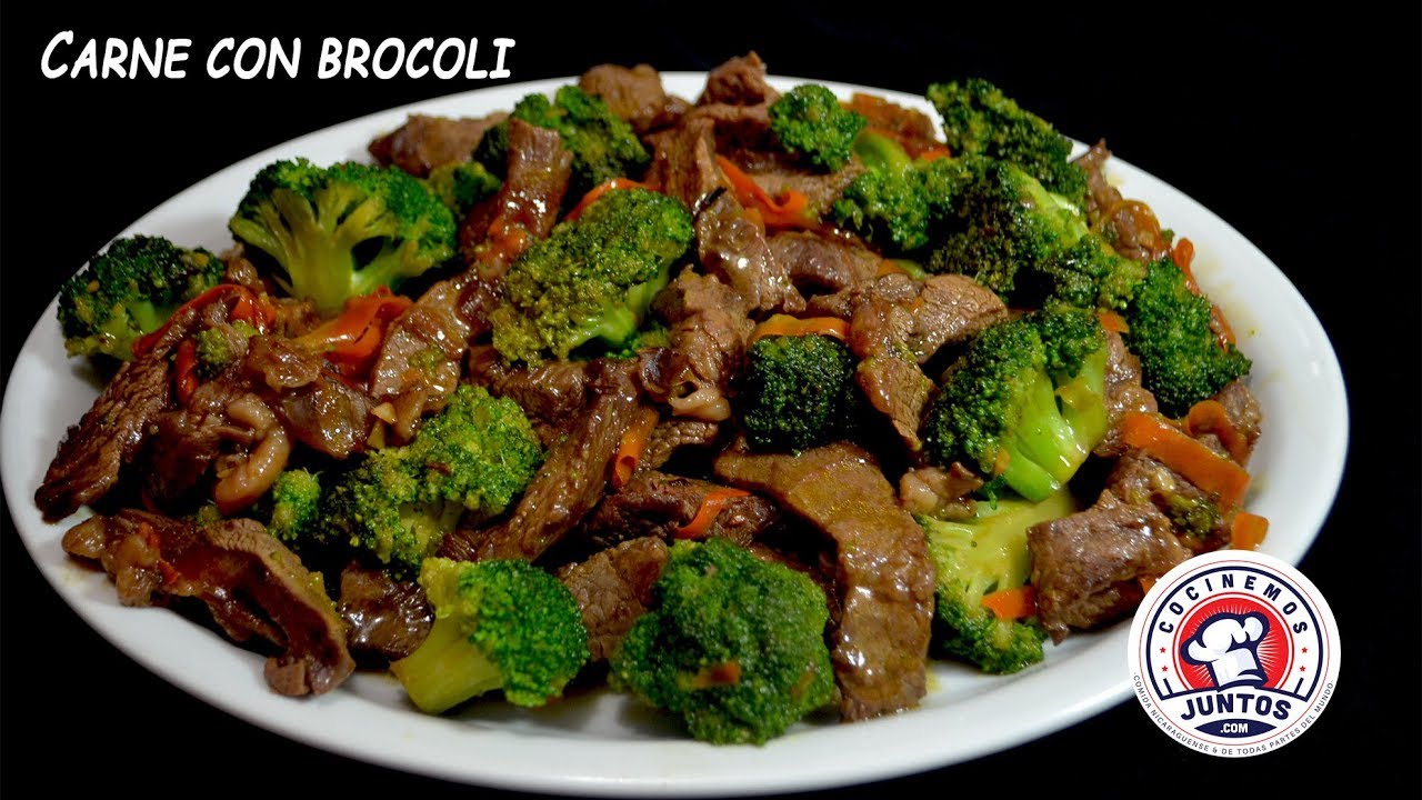 Deliciosa combinación de comida con brocoli y carne