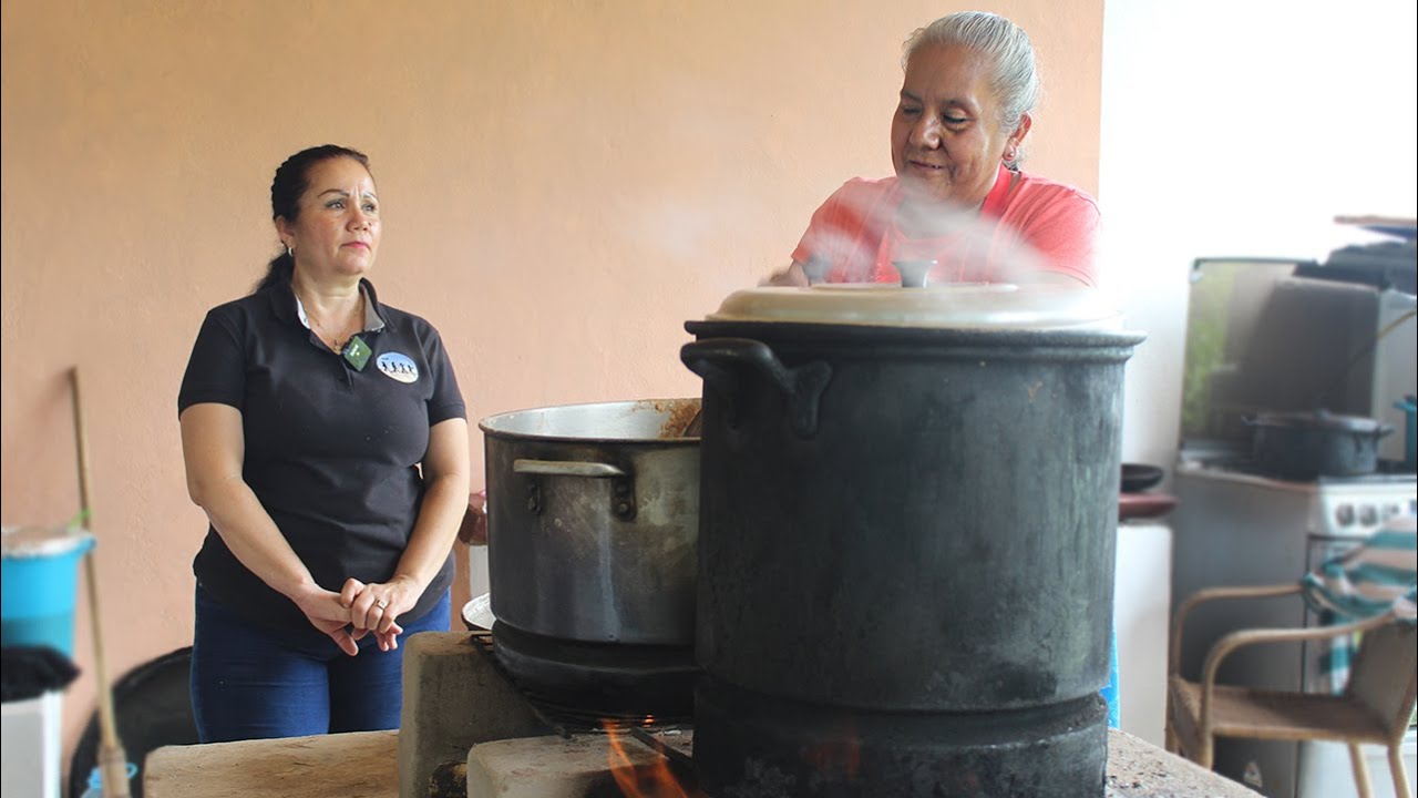 Preparando comida económica para 200 personas